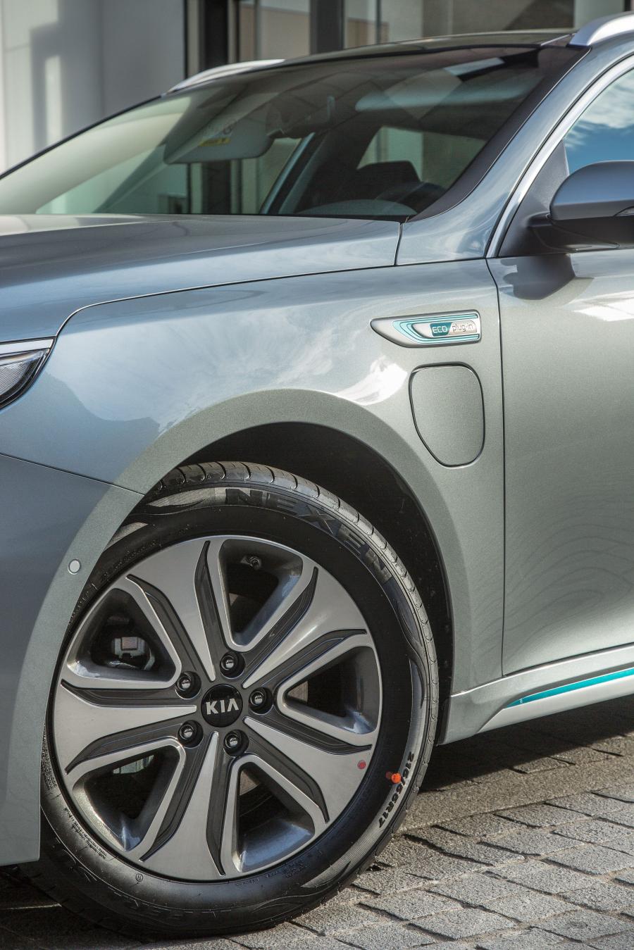 Детали экстерьера Kia Optima Sportswagon Plug-In Hybrid (JF) 2017 года  (WW) (фото 29 из 40)